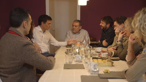 ¿Cómo ven al PSOE actual y a su líder en una familia de izquierdas?