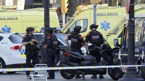 Al menos 13 muertos y 80 heridos en el atentado con una furgoneta en Las Ramblas en Barcelona