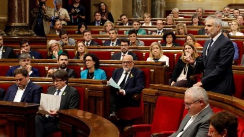 Objetivo Cataluña: El Parlament declara la independencia unilateral de Cataluña en forma de república