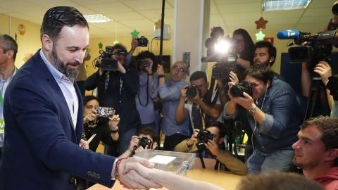Santiago Abascal pide que se respete el resultado electoral: "Millones de españoles van a votar con esperanza y sin miedo"