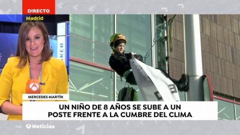 Inspirados por Greta Thunberg: un niño alemán de 8 años escala a una farola en Madrid para luchar contra la crisis climática