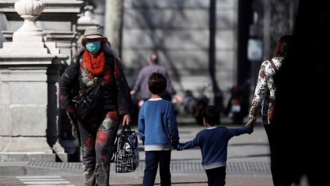 Polémica en Italia por el permiso a los menores a salir a la calle una hora al día