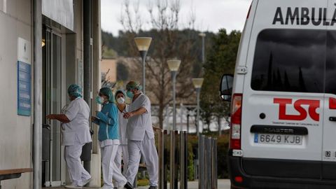 Cataluña confina a parte de sus médicos para que descansen antes del posible pico de contagios por coronavirus