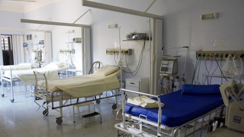 Médicos de la UCI avisan del peor escenario: hasta 87.000 muertes por coronavirus en España