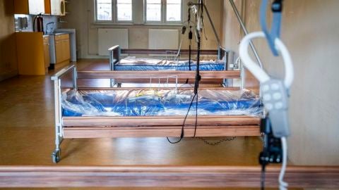 La sanidad privada denuncia que tiene 2.200 camas UCI libres que no se están usando