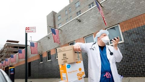 Estados Unidos registra el peor balance de muertos por coronavirus: 2.000 fallecidos en el último día