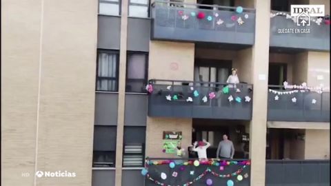 Una urbanización de Granada organiza macro fiestas temáticas contra el confinamiento por el coronavirus
