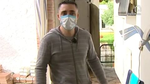 El policía local de Sevilla que lleva un mes viviendo en una caravana para proteger a su familia del coronavirus
