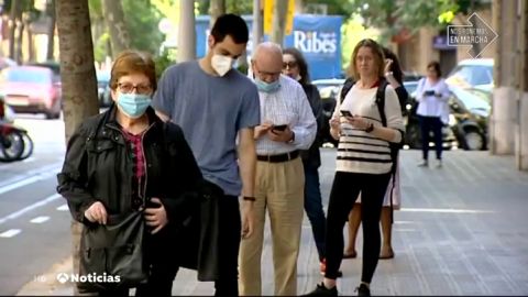 Colas a las puertas de varios laboratorios privados de Barcelona que hacen test del coronavirus 