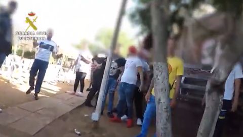 La Guardia Civil sorprende a 120 personas que participaban en una pelea de gallos