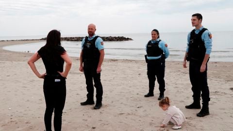 Francia vive su primer fin de semana de desconfinamiento: desplazamientos a 100 kilómetros, reapertura de playas...