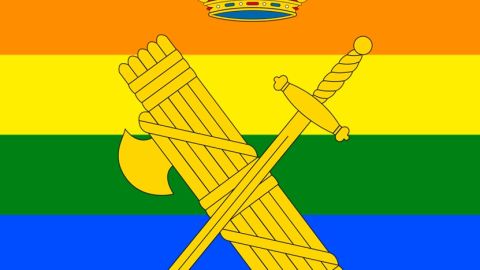 La Guardia Civil incluye la bandera LGTBI en su logo de Twitter y se llena de mensajes homófobos