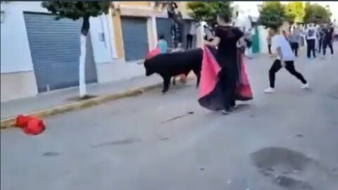 (04-01-22) Muere un hombre de 56 años tras ser embestido por un toro en un encierro en Puerto Serrano, Cádiz