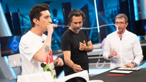 ¡Burbujas dulces!: Hugo Silva y Pablo Motos hacen guirnaldas de caramelo gracias a Marron