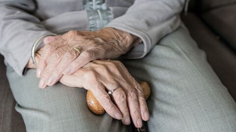 (25-01-23) Amnistía Internacional denuncia el abandono de los mayores en residencias españolas durante la pandemia