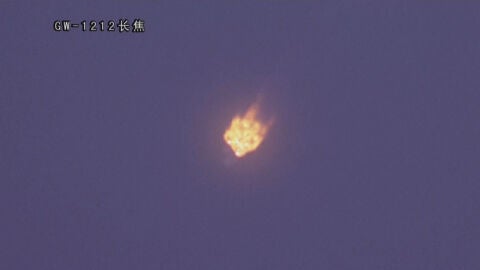 (04-11-22) El cohete chino CZ-5B entra en la atmósfera y cae en el Pacífico Sur
