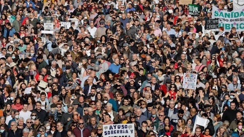 (13-11-22) Una Marea Blanca de miles de personas vuelve a tomar Madrid contra el desmantelamiento de la Atención Primaria