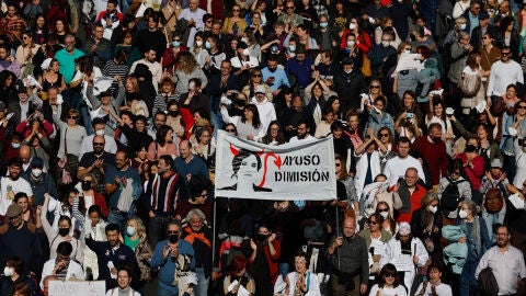(13-11-22) Miles de personas protestan en Madrid contra el plan sanitario de Ayuso