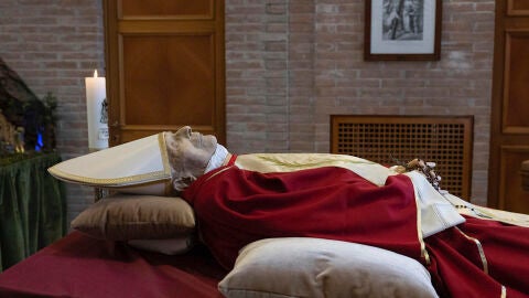 (05-01-23) Último adiós al papa Benedicto XVI tras su muerte a los 95 años