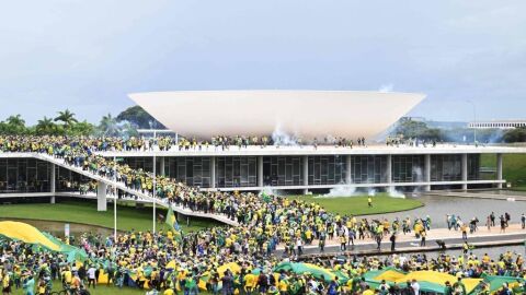 (08-01-23) Cientos de simpatizantes de Bolsonaro invaden el Congreso de Brasil