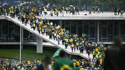 (09-02-23) El ejército brasileño desaloja a los seguidores de Bolsonaro