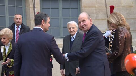 Juan Carlos I afirma que "seguramente" vendrá pronto a España durante su viaje a París