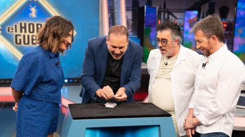Joaquín Matas y su magia dejan sin palabras: ¡Un juego de cartas convertido en cuento!