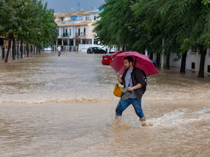 El temporal deja fuertes lluvias en el litoral peninsular con aviso rojo en Murcia – atresplayer