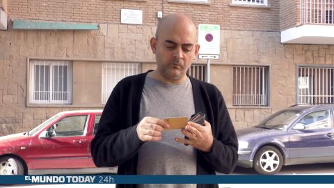 Gasta 100.000 euros al ver que su tarjeta de crédito estaba a punto de caduca