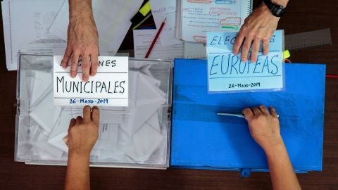 Los votantes acuden a las urnas en unas elecciones atípicas en las que ha reinado la confusión