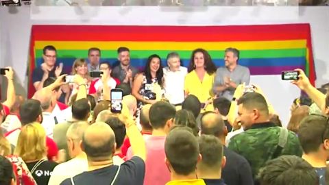 El ministro Marlaska defiende los derechos del colectivo LGTBI al ritmo de 'I will survive'