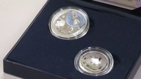 Las monedas conmemorativas por los 50 años de la llegada del hombre a la Luna