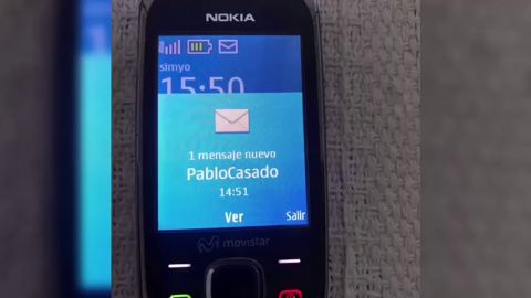 Pablo Casado envía un SMS a miles de españoles para pedirles su voto