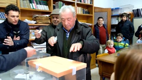 Elecciones Generales 2019: Los vecinos de Villarroya reconocen que se entrenaron para ser los más rápidos  