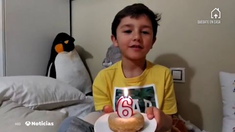 Miguel cumple 6 años y lo celebra con 400 vecinos por el coronavirus