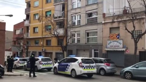 El homenaje de la Guardia Urbana a ritmo de 'cumpleaños feliz' para felicitar a Sebas, un niño de 6 años