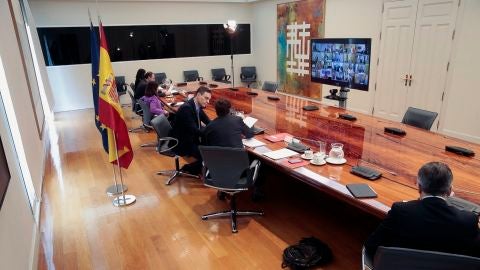 Pedro Sánchez anuncia a los presidentes autonómicos que les adelantará 14.000 millones durante la crisis del coronavirus
