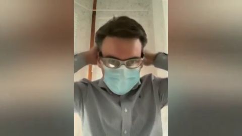 Todo lo que tienes que saber del truco viral para evitar que se te empañen las gafas con la mascarilla durante el confinamiento