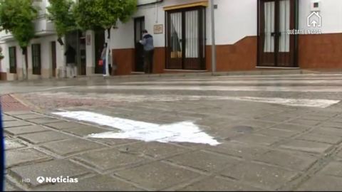 Varios ayuntamiento españoles fijan aceras de sentido único para evitar aglomeraciones durante el coronavirus