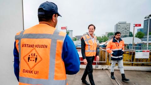 El primer ministro holandés niega entre risas dar ayudas a España en la crisis del coronavirus