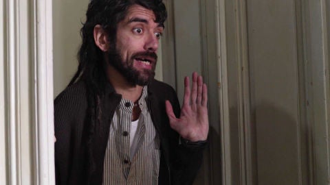 Intentamos entrar en la casa ocupada de Luisa y Amelia, ¿conseguiremos pasar?