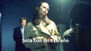 CINE: SOLA CON UN EXTRAÑO