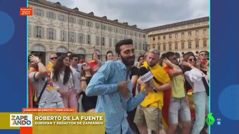 El momentazo en el que un redactor de Zapeando y el resto de eurofans bailan la sensual coreografía de Chanel desde Turín