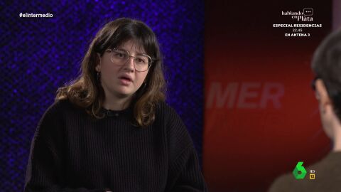 Joana Marcús recuerda cómo se burlaban de ella profesores y alumnos por escribir