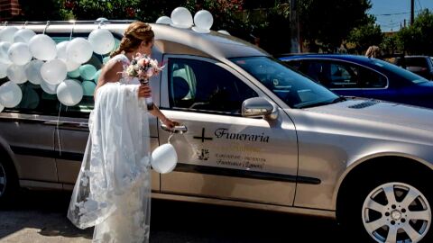 Natalia llegó a su boda en un coche fúnebre: "He sido la primera de la familia y creo que también la única"
