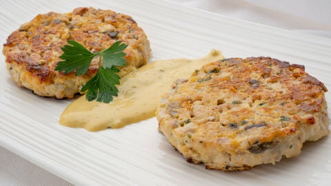 Brick de acelgas y hamburguesas de caballa con salsa especiada