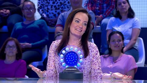 Encarni se arranca a cantar por Ana Belén… ¡y sin que Roberto Leal se lo pide!