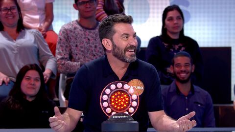 El patinazo de Arturo Valls como ‘investigador’: “Parece Miguel Bosé pero no” 